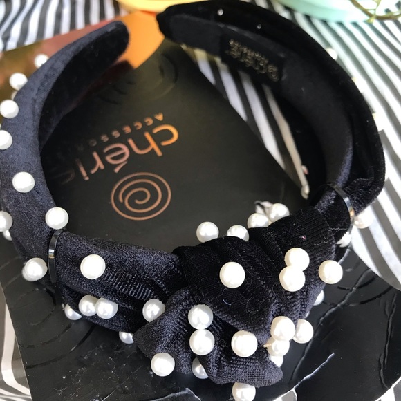 Black Knotted Velvet Headband - Picture 2 of 5